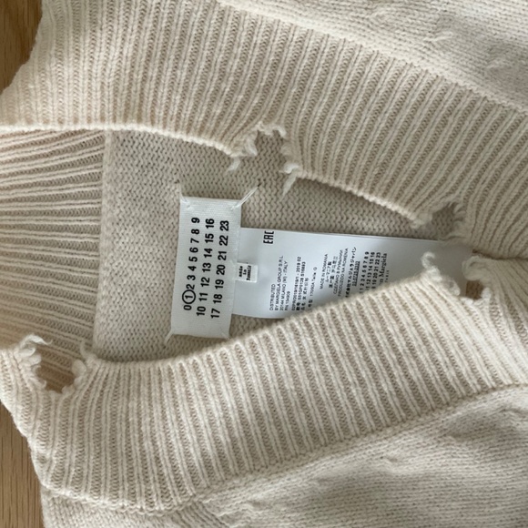 Maison Margiela Off-White Destroyed V-Neck Sweater - Picture 7 of 10